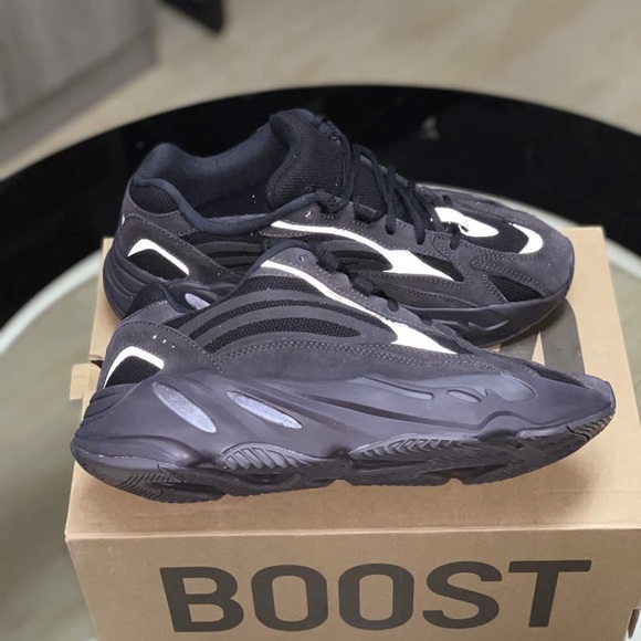 Adidas YEEZY | Boost 700v2 | Vanta | 11 - Picture 4 of 6